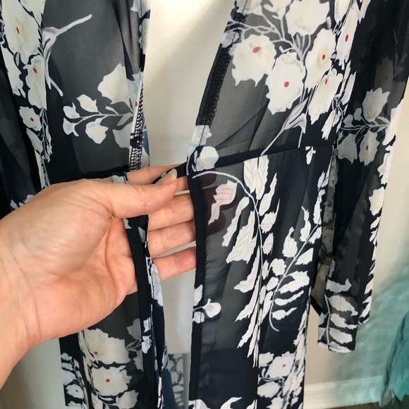 CLEARANCE ⭐️ New Floral Duster/Kimono with Tie - Picture 4 of 8